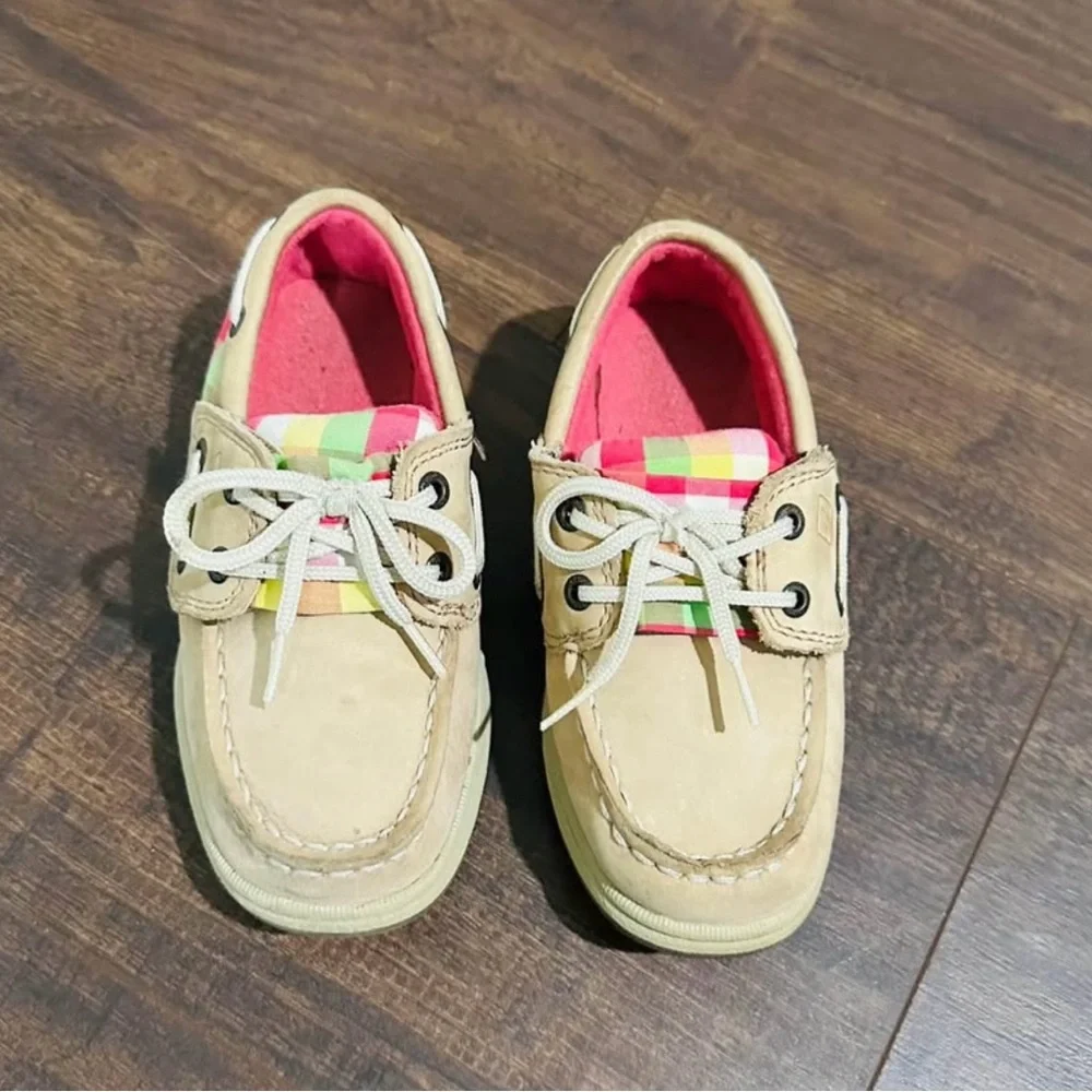 Sperry Tan and Red Moccasins with Classic Style